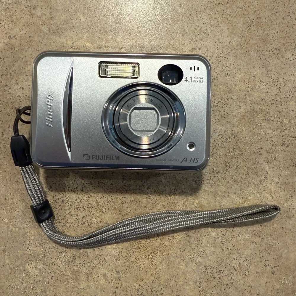 *PARTS OR REPAIR* Fujifilm Fuji Finepix A345 4.1MP Digital Camera